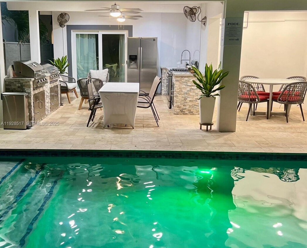 Foto principal - 3675 SW 26th St