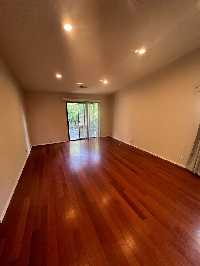 Foto del edificio - 3411 Seabright Ave