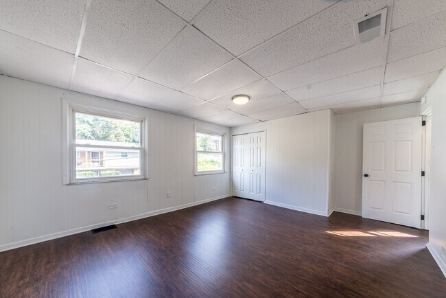 Building Photo - AVAILABLE APRIL 2026 - Completely updated 3 bedroom, 2 bath home w/ Central AC!