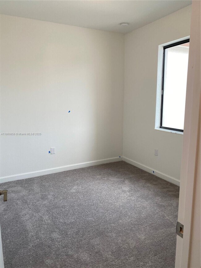 Foto del edificio - 350 NE 208th Terrace