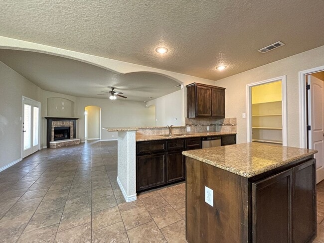 Building Photo - 601 W Little Dipper Dr