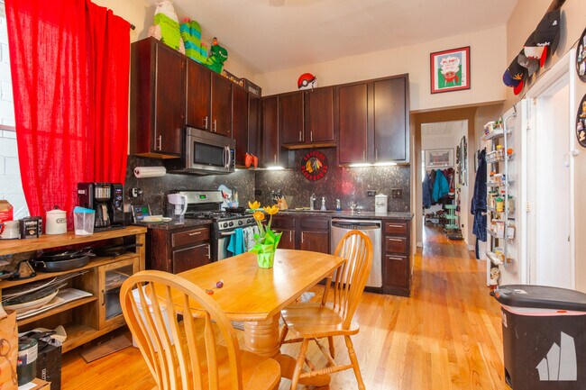 Foto del edificio - 1635 N Ashland Ave