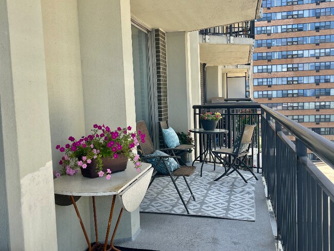 Foto del edificio - 6007 N Sheridan Rd