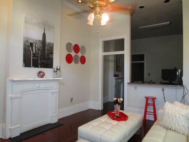 cola blanca17 - 323 Elmira Ave