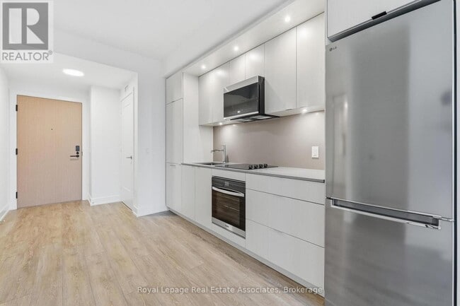 Photo du bâtiment - 60 Central Park Roadway