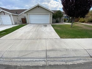 Building Photo - 542 River Ranch Rd