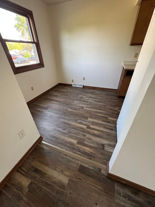 Dining area - 1618 Oak St