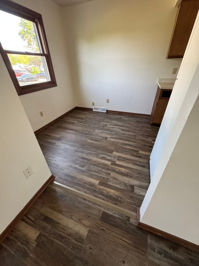 Dining area - 1618 Oak St