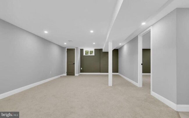 Building Photo - 2129 Saranac St