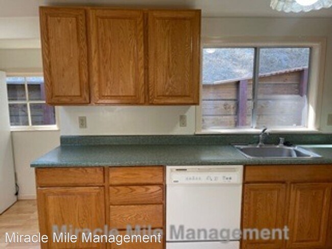 Building Photo - 3 br, 2.5 bath House - 19 Rosemont Ave