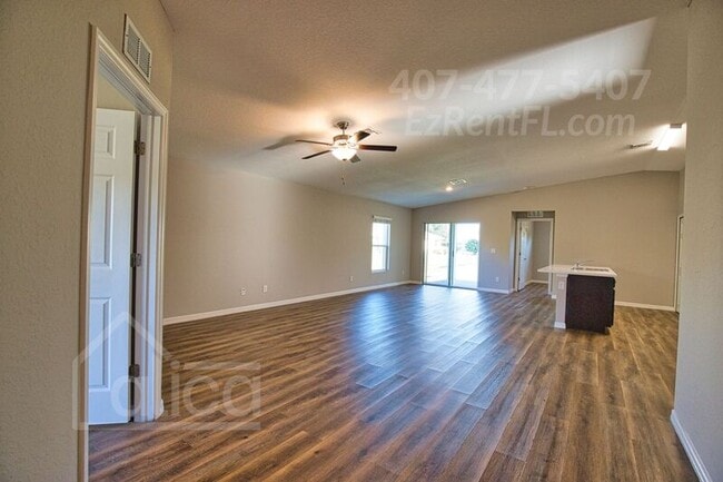 Foto del edificio - 121 Parish Dr