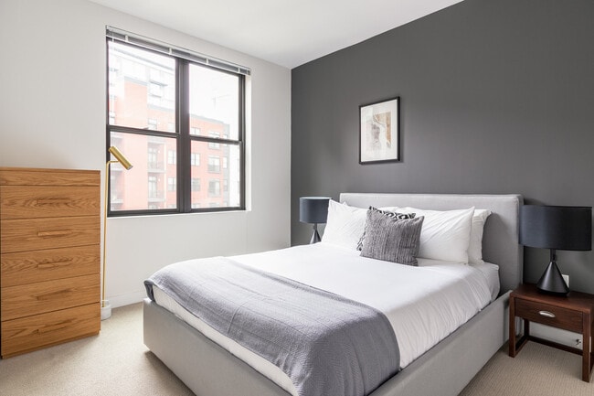 Building Photo - 449 Canal St