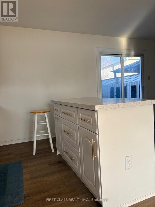Building Photo - 701 Leeder Ct