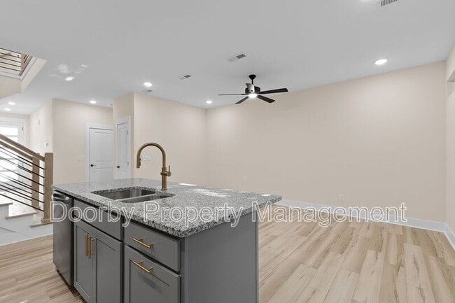 Building Photo - 432 Wayne Ave