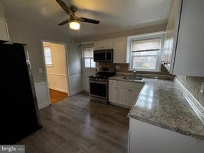 Building Photo - 10502 Glenhaven Dr