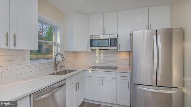 Building Photo - 14 N Montague St