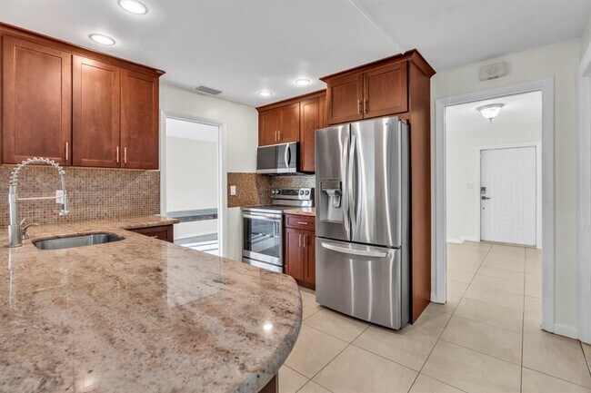 Foto del edificio - 290 NW 65th Ave