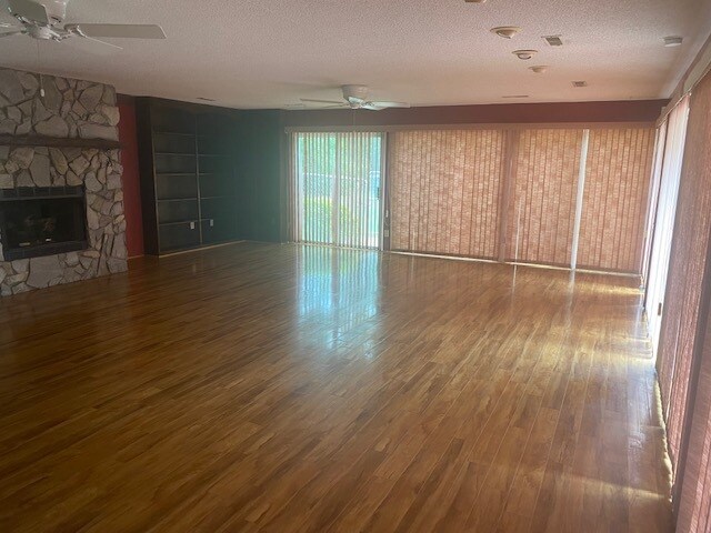 Foto del edificio - 384 Stallion Rd