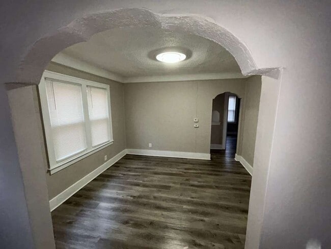 Foto del edificio - Two units, one home!