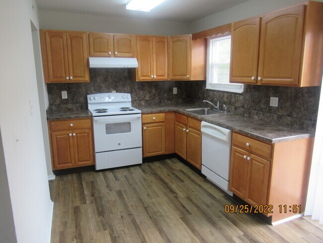 Eat in Kitchen - 192 Greenwood Loop Rd