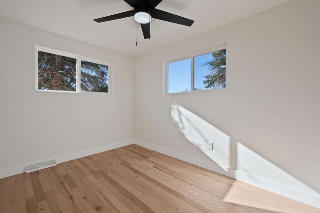 Building Photo - Main Level Three Bedroom Now Ready