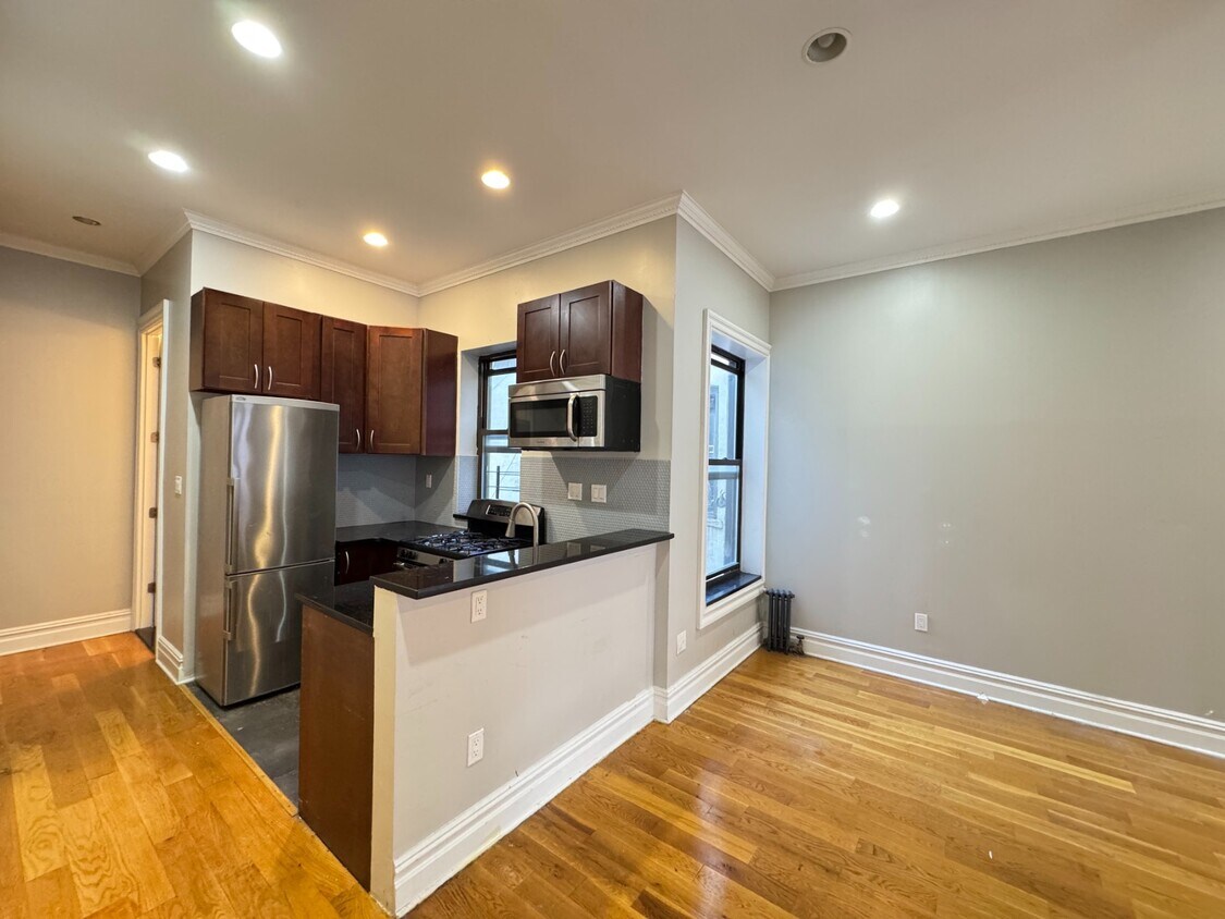 Foto principal - 323 Lincoln Pl