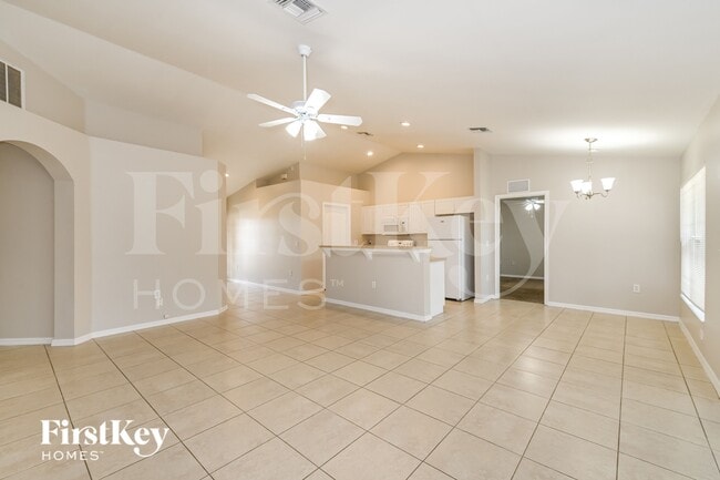 Building Photo - 2112 NE 14th Ave