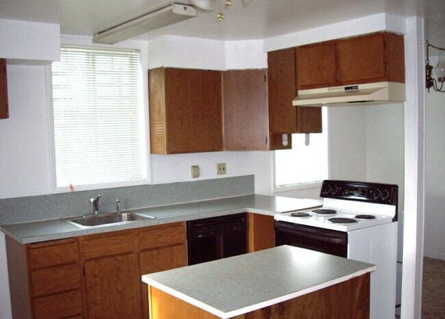 Foto del edificio - 10445 NW Old Cornelius Pass Rd