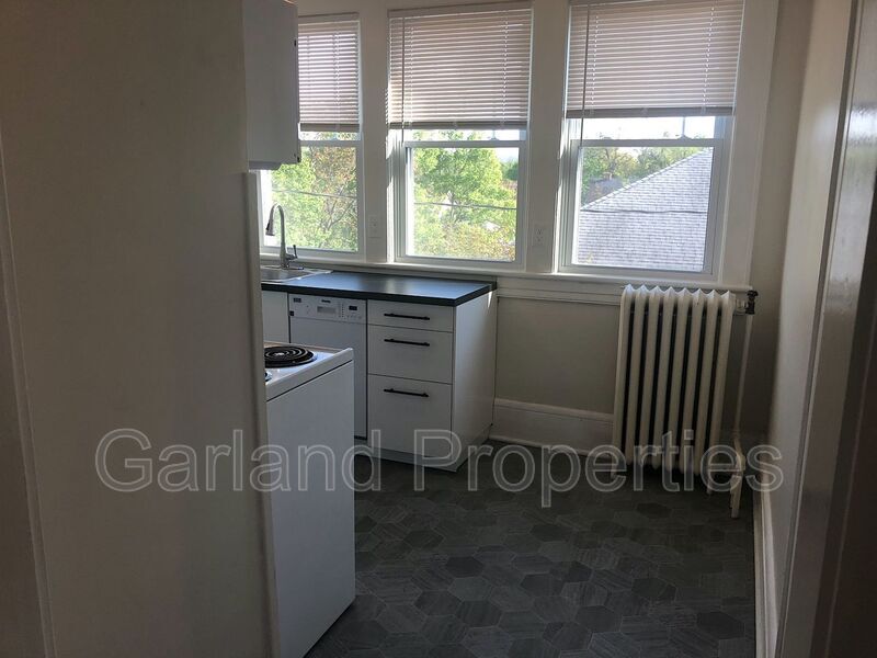 2058 Memorial Ave SW Unit B, Roanoke, VA 24015 Condo for Rent in