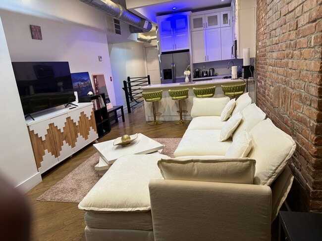 Building Photo - 1893 Pacific St