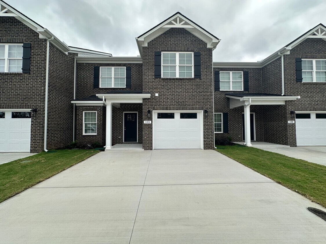 Foto principal - Brand New Townhome In Shelbyville - MOVE I...