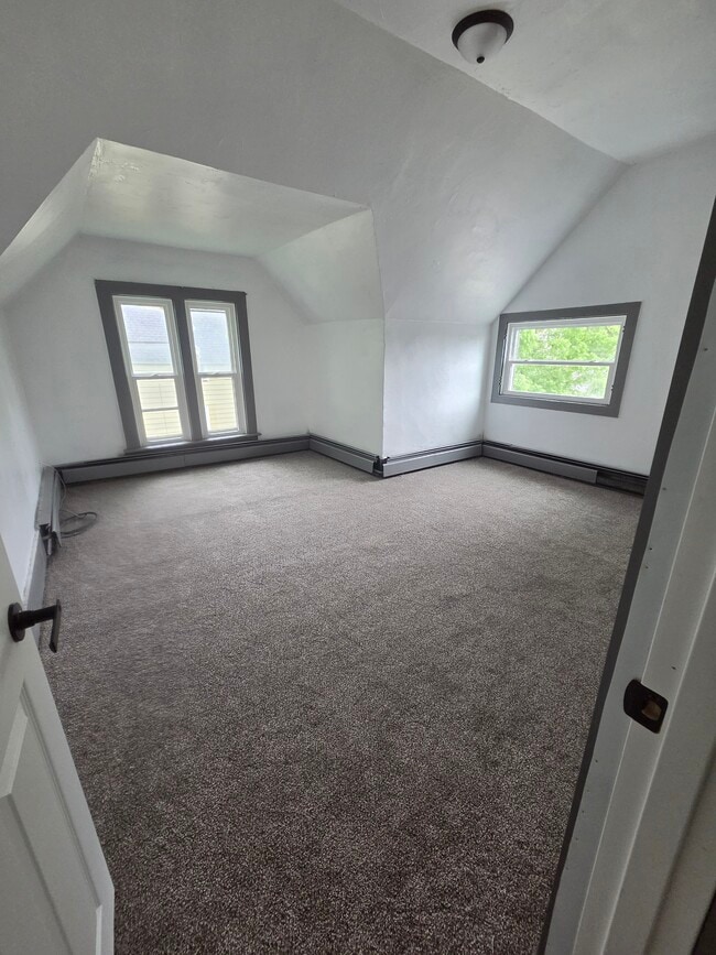 Building Photo - 741 Marinette Ave