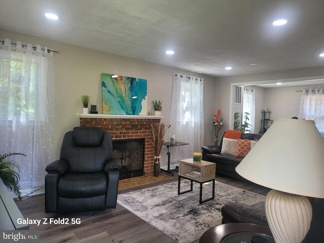 Foto del edificio - 16309 Holly Hill Dr