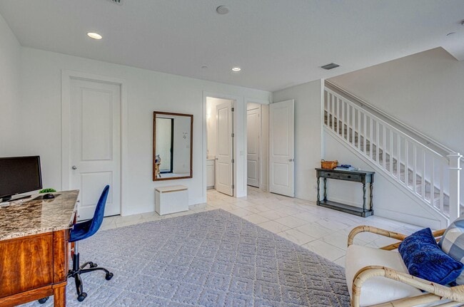 Building Photo - 12520 Gross Pointe Dr