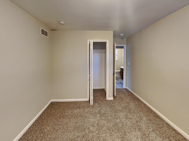 Foto del edificio - 602 Banbury Ct