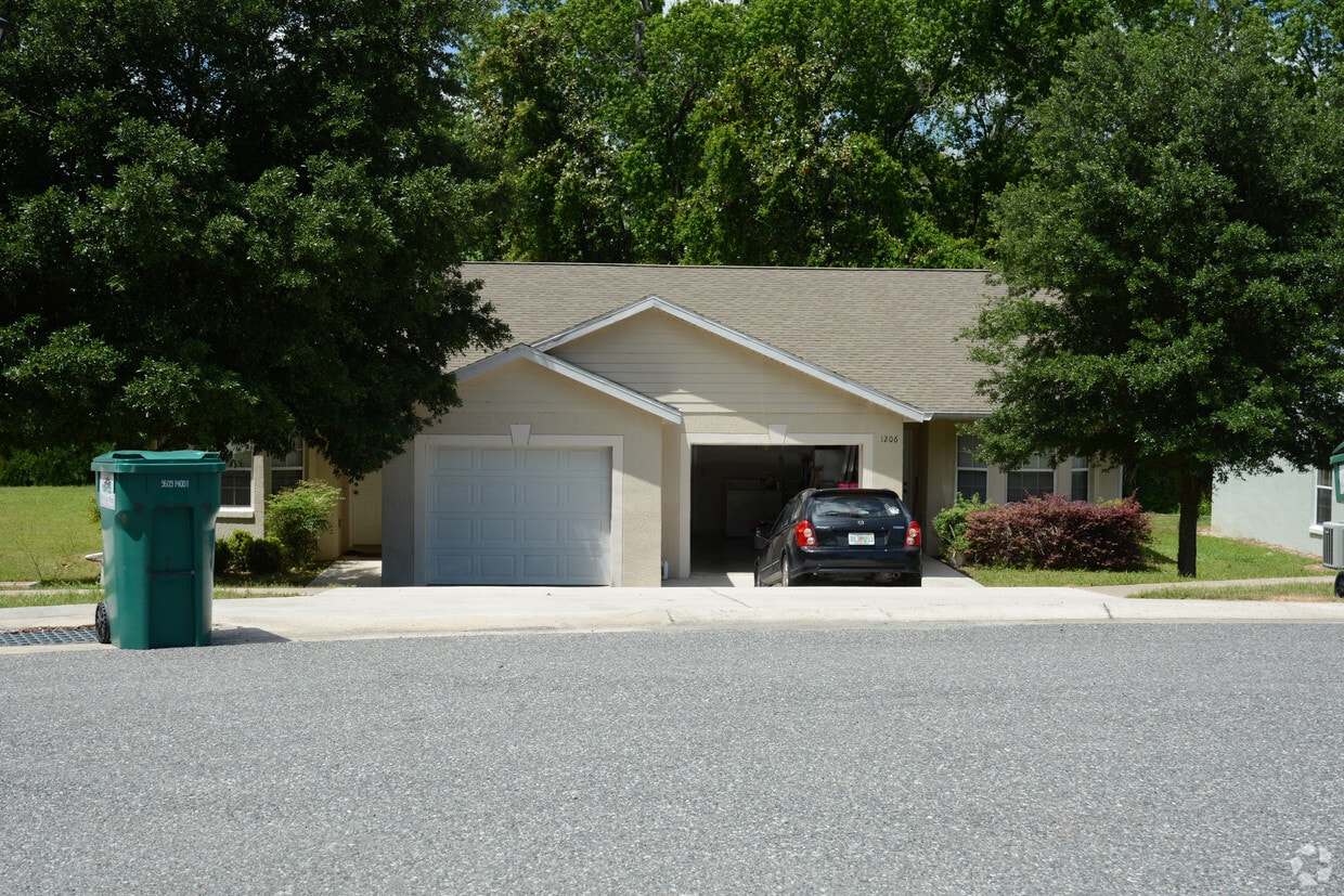12061400 Wood Duck Ln, Fruitland Park, FL 34731 Apartments in