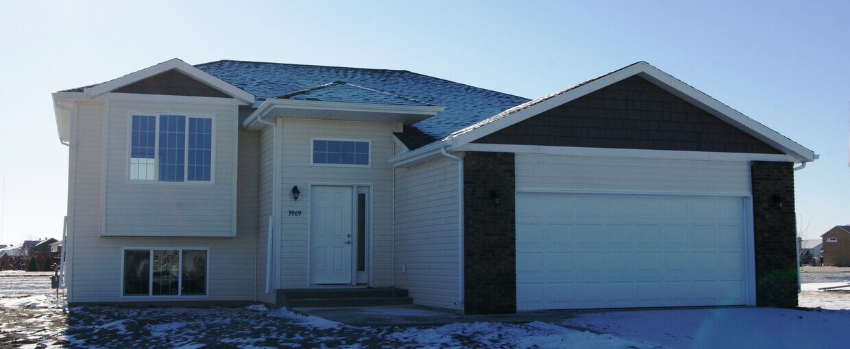 3969 11th St S, Moorhead, MN 56560 House Rental in Moorhead, MN