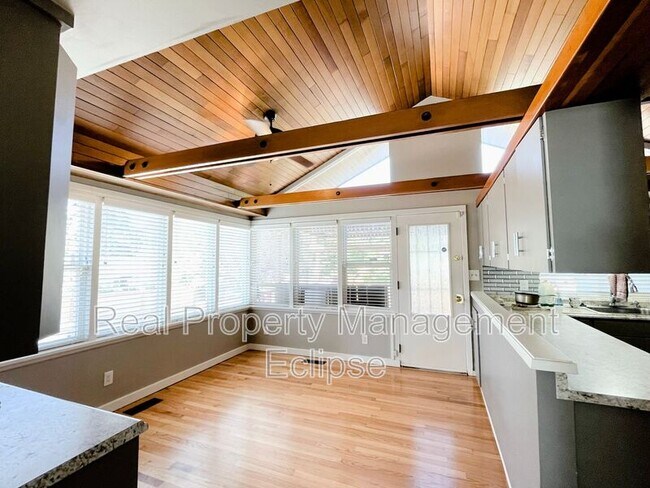 Foto del edificio - 6908 S 115th St