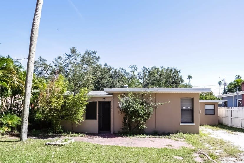 Foto principal - 807 35th St W