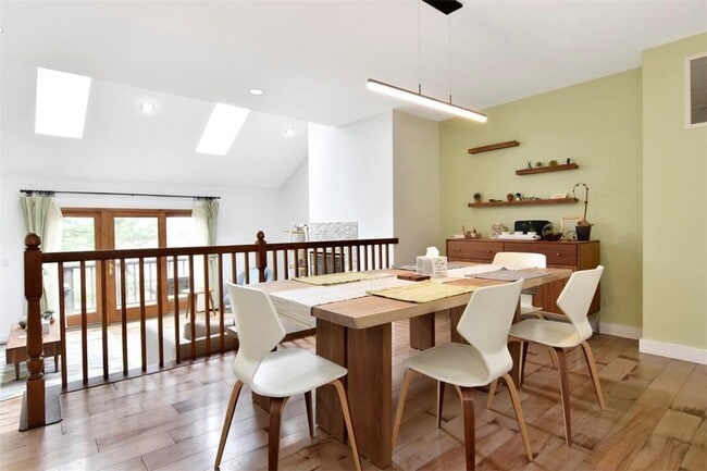Foto del edificio - 63 Sunnyside Pl