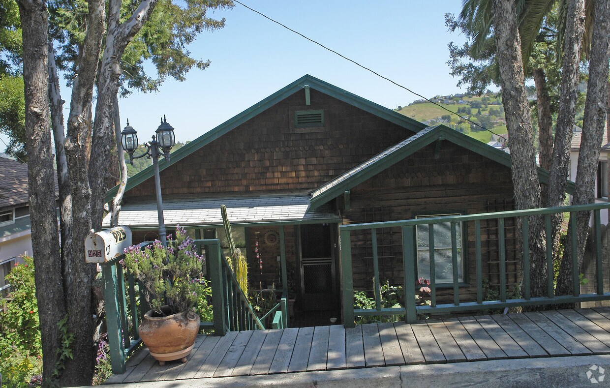 925 7th Ave, Crockett, CA 94525 Apartments in Crockett, CA