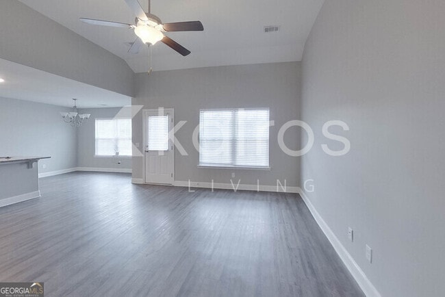 Building Photo - 300 Hemlock Ct