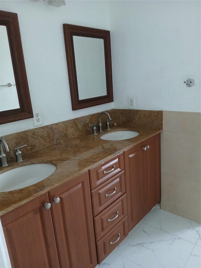 Foto del edificio - 514 NW 3rd Ave