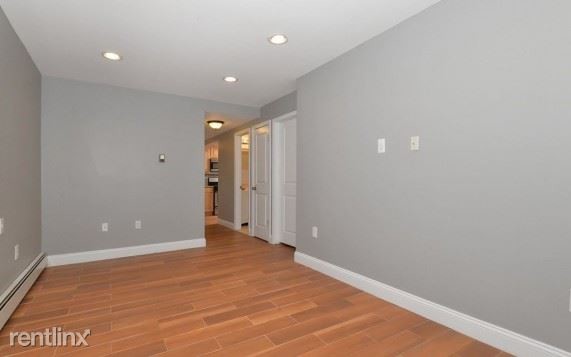 Building Photo - 1 br, 1 bath Apartment - 624 Adams St # 1