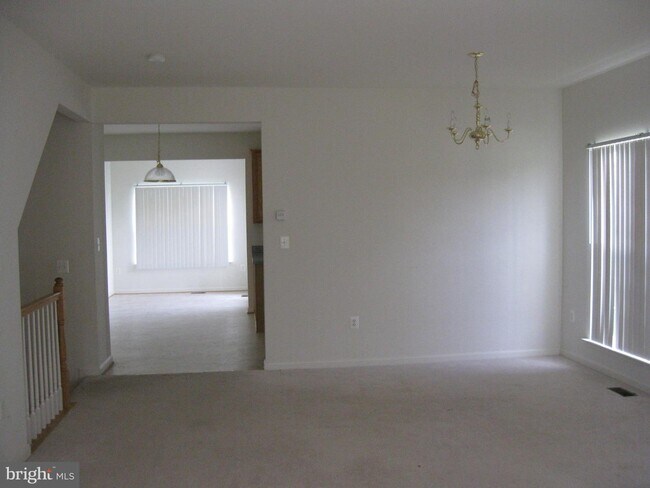 Foto del edificio - 1017 Lake Pelham Dr