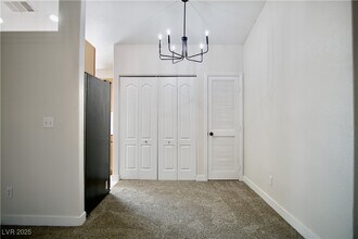 Building Photo - 733 Anne Ln