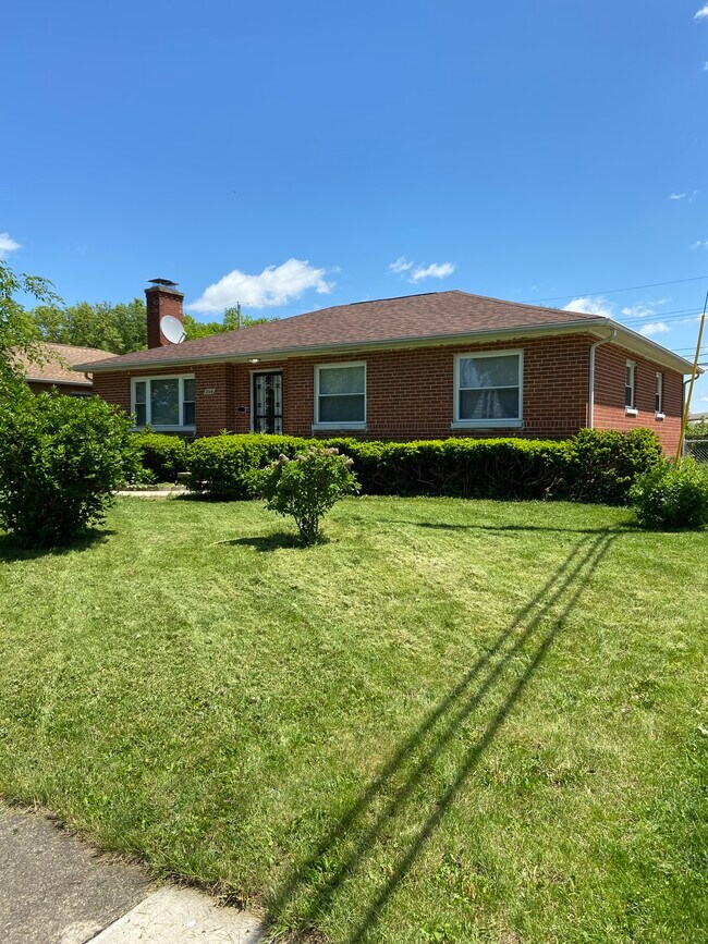 Building Photo - 306 Topsfield Rd