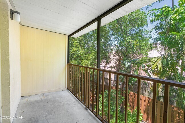 Foto del edificio - 144 S Halifax Ave