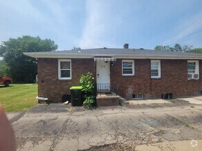 Building Photo - 1318 E Frye Ave
