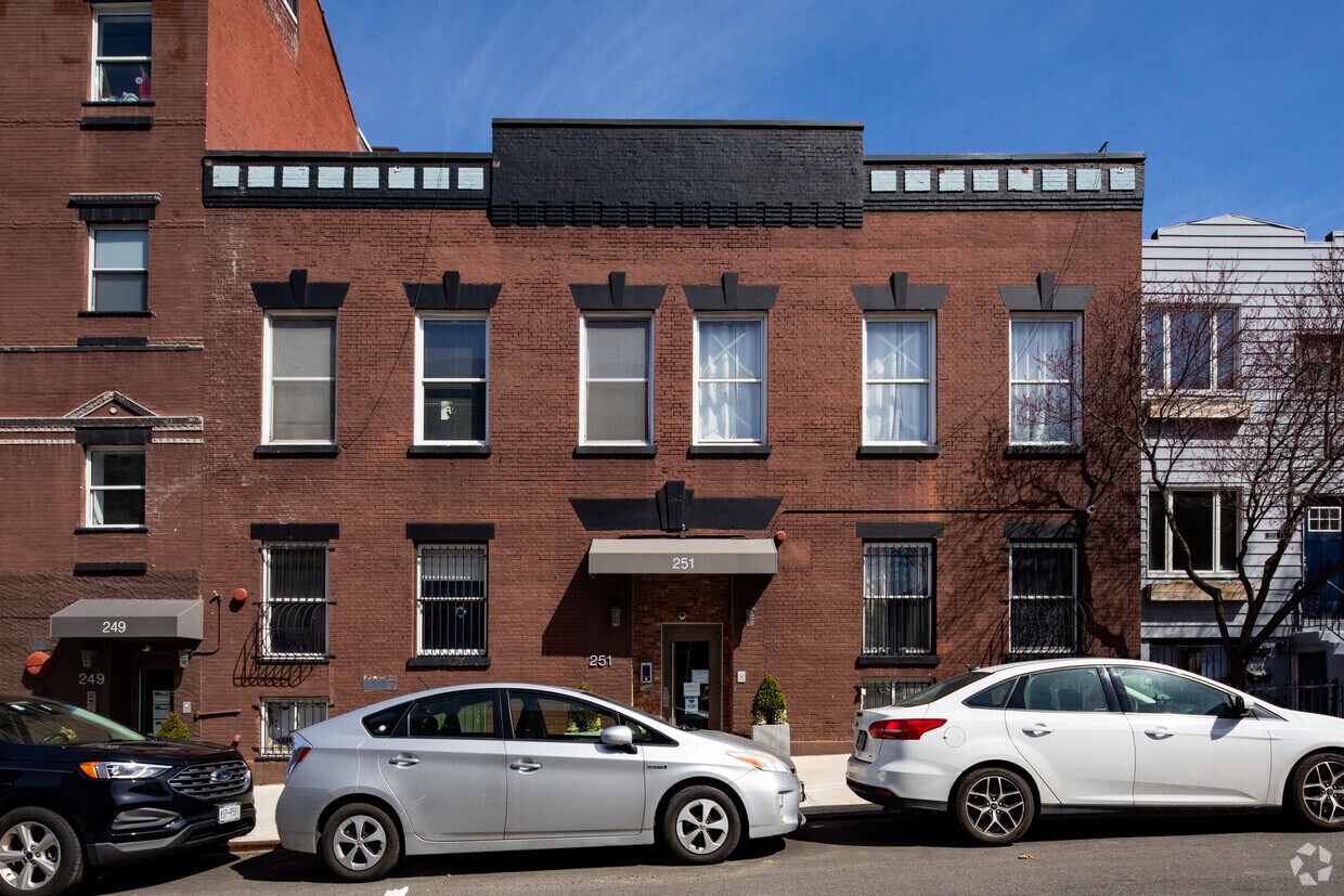 Primary Photo - 251 19th St